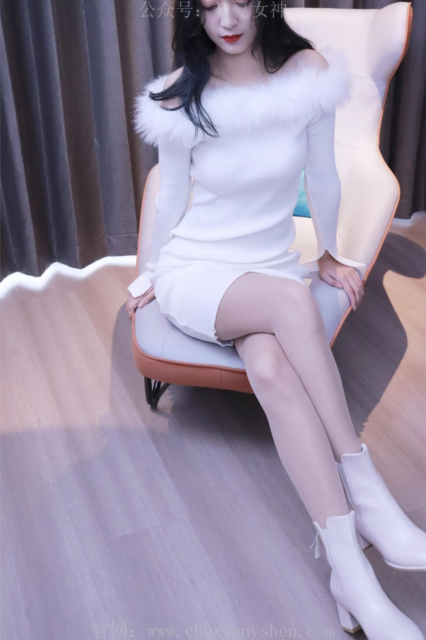 初夏女神 NO.010 依依 2022款白色毛领连衣裙搭白色短靴 [147P]插图2